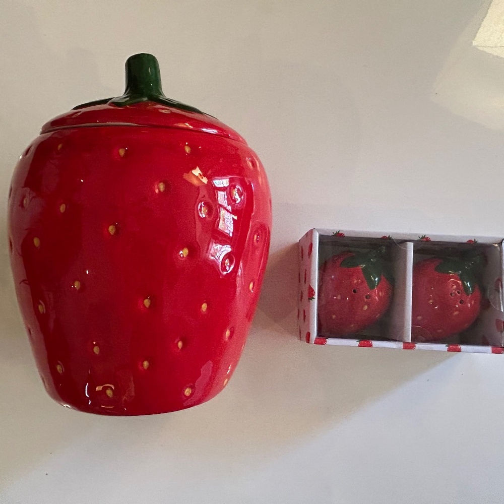 Hobby Lobby Strawberry shaped Ceramic Vase with Lid , FREE salt & pepper shaker